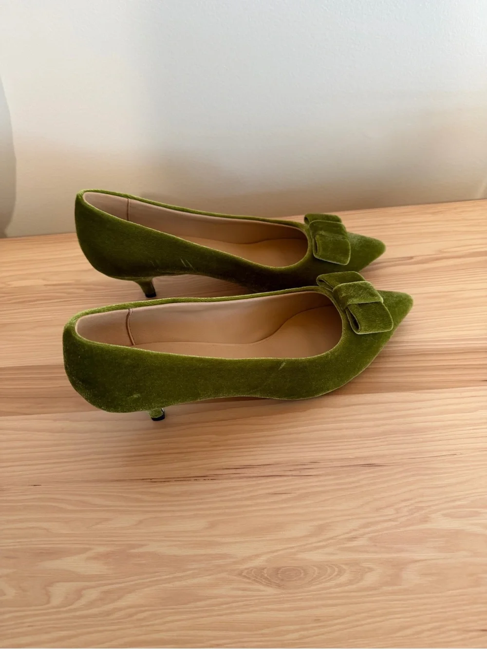 Velvet Pointed-Toe Low Heel Pumps in Olive Green